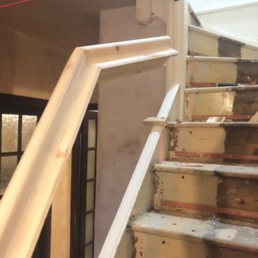 Newel post and handrail joint shaping